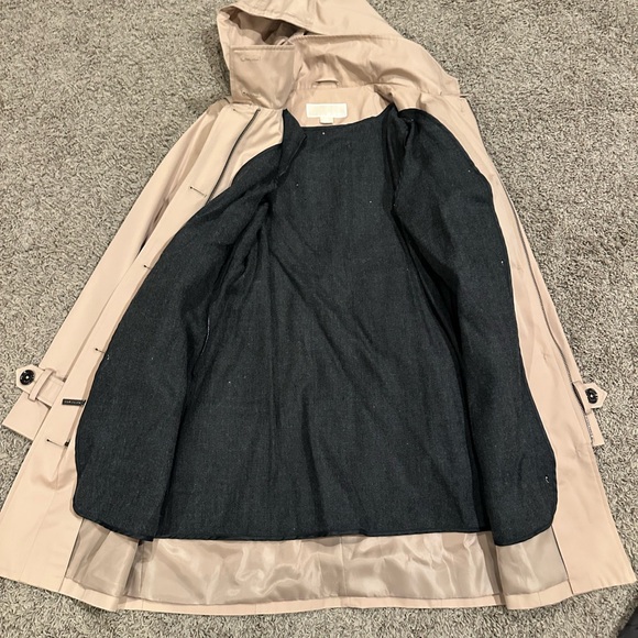 Michael Kors Beige Women's Hooded Trench Coat - Classic Lightweight Outerwear - Picture 3 of 5